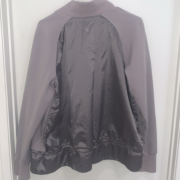 Lululemon Plum jacket Scuba material (size 12) - Picture 4 of 5